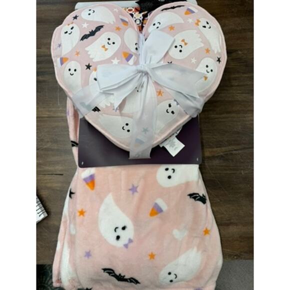Adorable Pink Halloween Blanket Set, Heart Pillow, Bat Headband, Ghosts, Bats - Picture 2 of 6